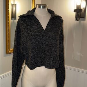 Woman’s  ALO Yoga Black and Gray Marl Cropped Pullover Sweater 1/4 zip. Med. ECU